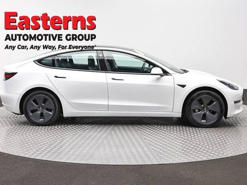Used 2021 Tesla Model 3 Standard Range Plus RWD image 4