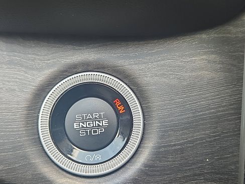 Used 2022 Jeep Grand Cherokee L Limited w/ Luxury Tech Group II image 21