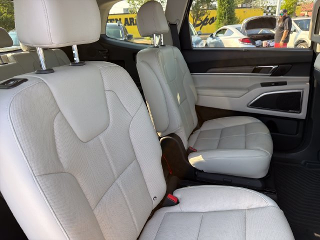 Used 2021 Kia Telluride SX w/ Towing Package FWD image 27