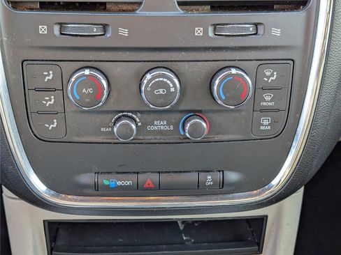 Used 2019 Dodge Grand Caravan SXT image 23