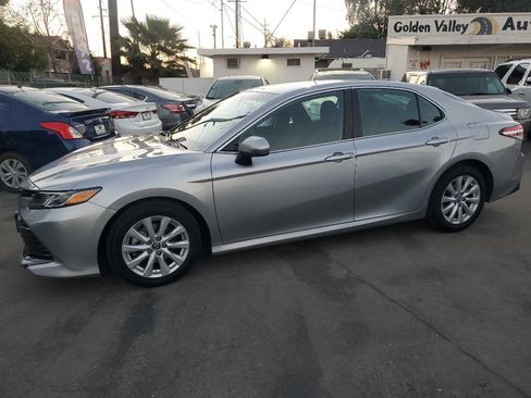 Used 2019 Toyota Camry LE image 3