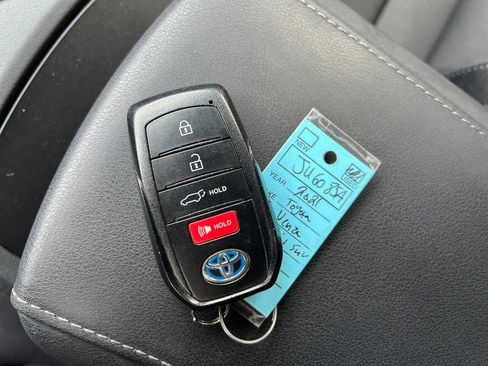 Used 2021 Toyota Venza LE w/ Carpet Mat Package (TMS) image 49