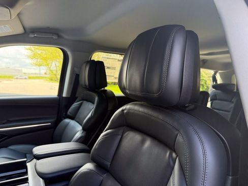 New 2026 Lincoln Navigator L Premier AWD/4WD image 11