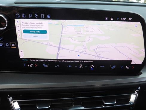 Used 2025 Chevrolet Traverse LT w/ Sun and Wheel Package image 18