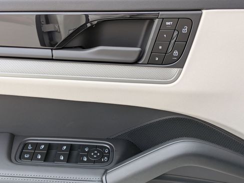New 2026 Porsche Cayenne E-Hybrid Coupe AWD/4WD image 15