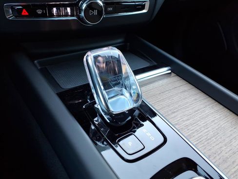 New 2026 Volvo XC60 B5 Plus w/ Protection Package Premier image 18