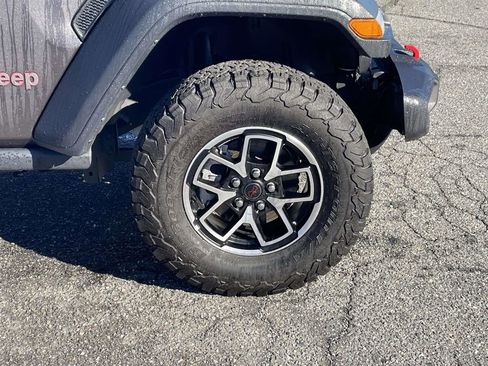 Used 2025 Jeep Wrangler Unlimited Rubicon image 14