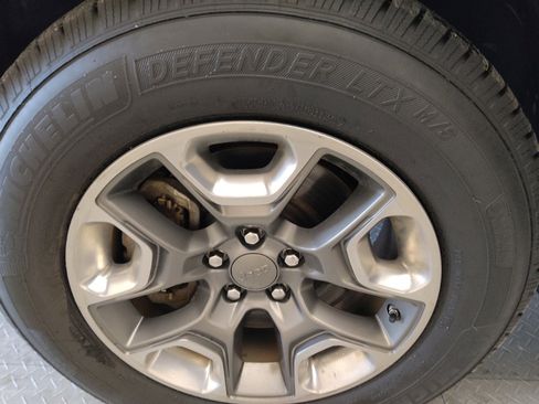 Used 2019 Jeep Cherokee Trailhawk image 31