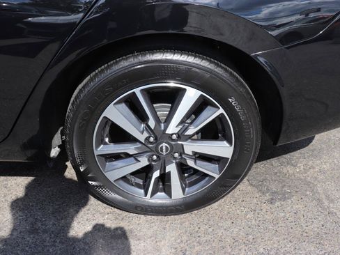 Used 2025 Nissan Versa SV FWD image 46