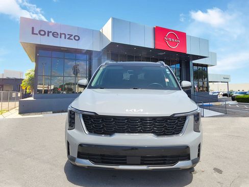 Used 2025 Kia Sorento S w/ Panoramic Sunroof Package FWD image 2