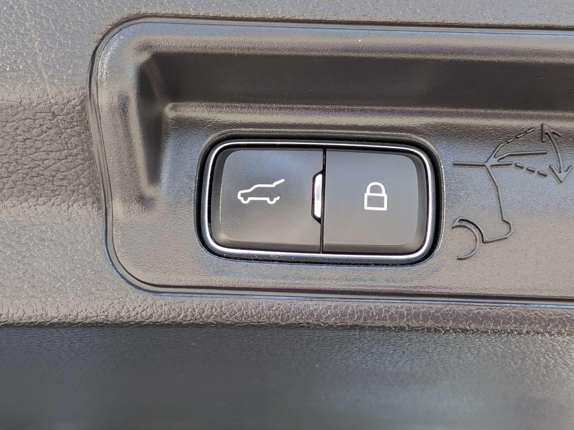 Used 2021 Ford Explorer XLT w/ Equipment Group 202A RWD image 14