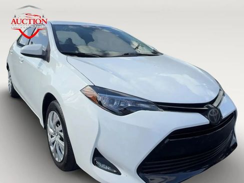 Used 2018 Toyota Corolla LE FWD image 3