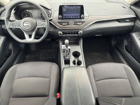 Used 2025 Nissan Altima 2.5 SV FWD image 16