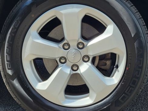 Certified 2022 Jeep Compass Latitude w/ Sun and Sound Group AWD/4WD image 18