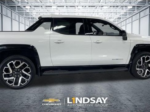 Used 2025 Chevrolet Silverado EV RST AWD/4WD image 2