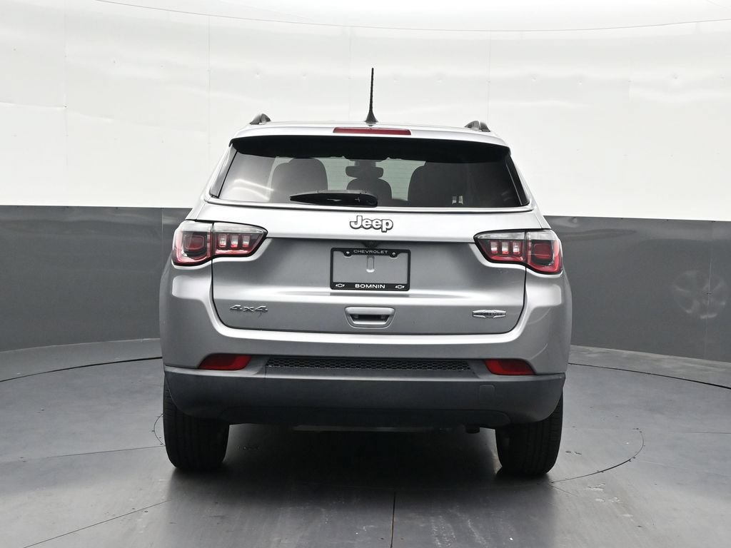 Used 2019 Jeep Compass Latitude AWD/4WD image 4