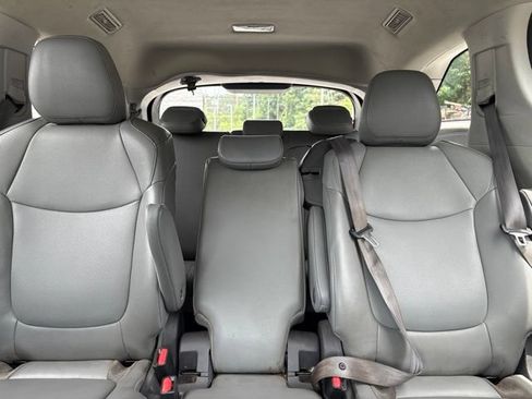 Used 2021 Toyota Sienna XLE FWD image 11