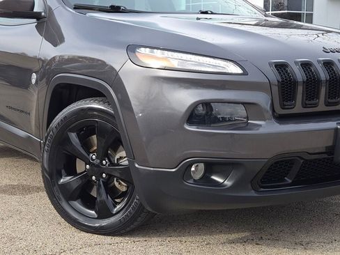 Used 2017 Jeep Cherokee Limited image 3
