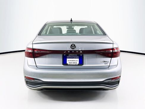 Used 2025 Volkswagen Jetta SE w/ Sunroof Package FWD image 16