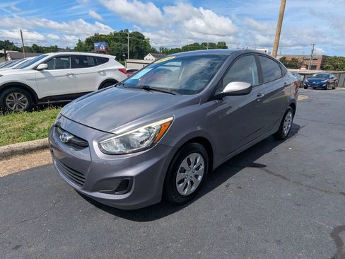 Used 2016 Hyundai Accent SE FWD image 3