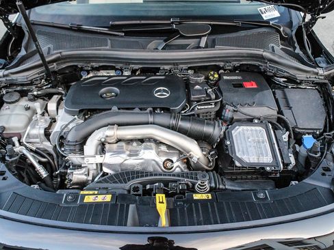 Certified 2025 Mercedes-Benz GLA 250 4MATIC image 29