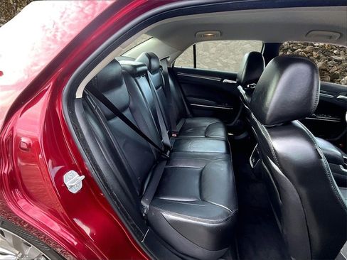 Used 2018 Chrysler 300 Touring L image 23