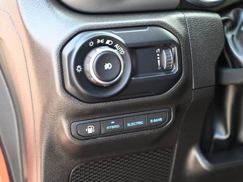 Used 2023 Jeep Wrangler Unlimited w/ Sun & Screen Package AWD/4WD image 28