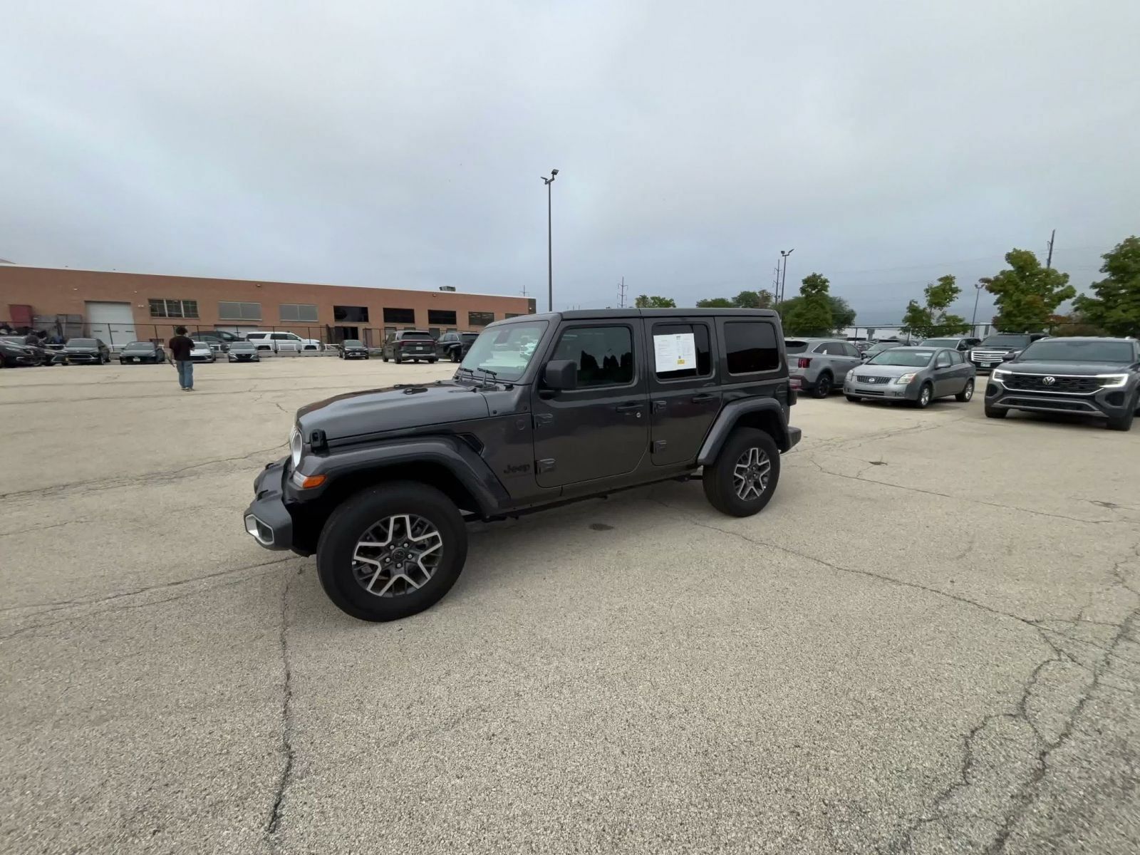 Used 2025 Jeep Wrangler Unlimited Sahara AWD/4WD image 7