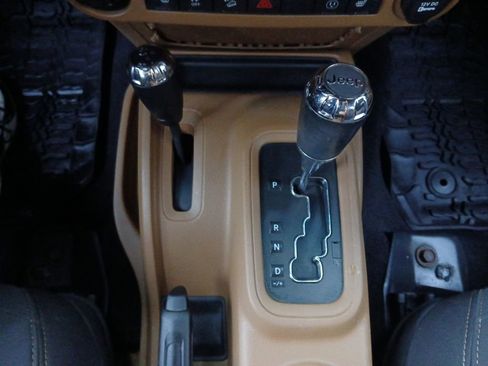 Used 2013 Jeep Wrangler Unlimited Sahara w/ Connectivity Group AWD/4WD image 10