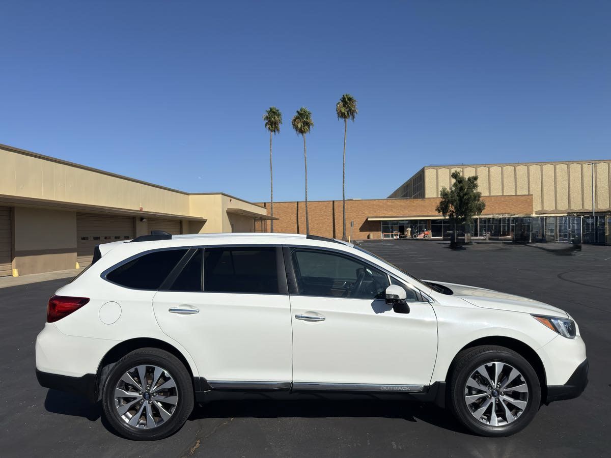 Used 2017 Subaru Outback 3.6R Touring w/ Popular Package #5A AWD/4WD image 8