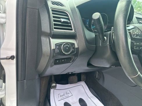 Used 2017 Ford Explorer XLT w/ Equipment Group 202A FWD image 35