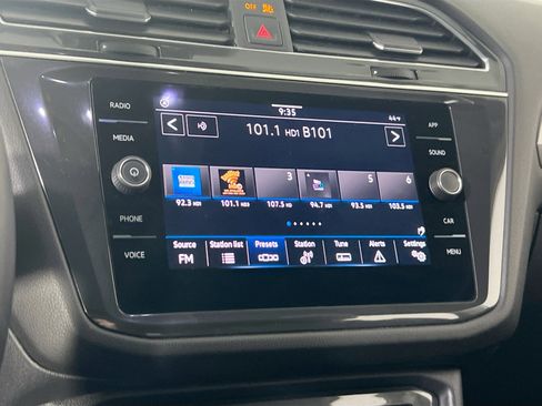 Used 2023 Volkswagen Tiguan SE AWD/4WD image 14