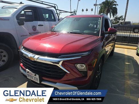 Used 2025 Chevrolet TrailBlazer LT FWD image 1