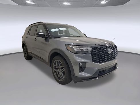 Used 2025 Ford Explorer ST-Line w/ ST-Line Street Pack AWD/4WD image 5