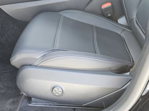 Certified 2025 Mercedes-Benz GLC 300 image 25