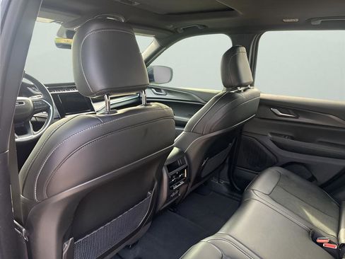 New 2025 Jeep Grand Cherokee Altitude image 18