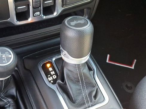 Used 2024 Jeep Wrangler Unlimited Sahara w/ Technology Group image 15