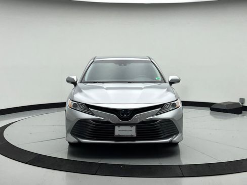 Used 2020 Toyota Camry XLE image 6