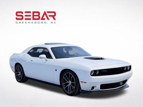 Used 2016 Dodge Challenger R/T Scat Pack RWD image 5