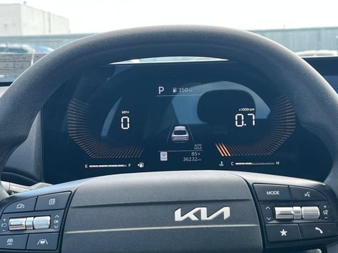 Used 2025 Kia K4 FWD image 40