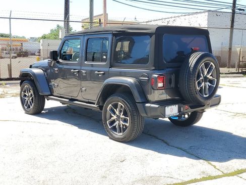 Used 2024 Jeep Wrangler Unlimited AWD/4WD image 3