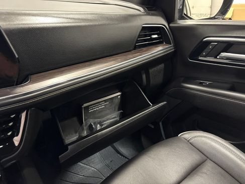 Used 2025 Chevrolet Tahoe Premier AWD/4WD image 26