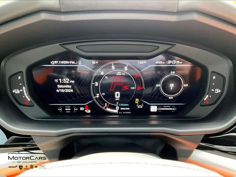 Used 2025 Lamborghini Urus SE AWD/4WD image 16