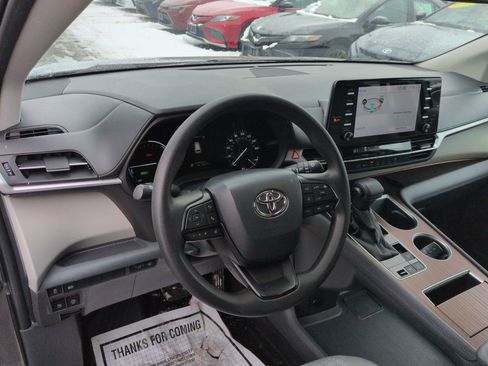Used 2023 Toyota Sienna LE image 8
