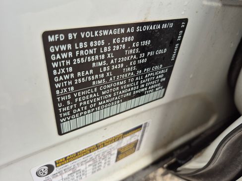 Used 2014 Volkswagen Touareg Sport image 25