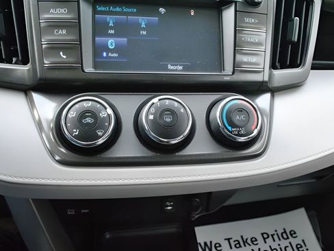 Used 2015 Toyota RAV4 LE image 20