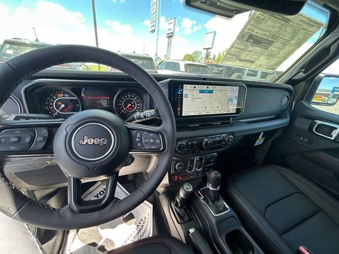 New 2025 Jeep Wrangler Unlimited Rubicon w/ Technology Group image 22