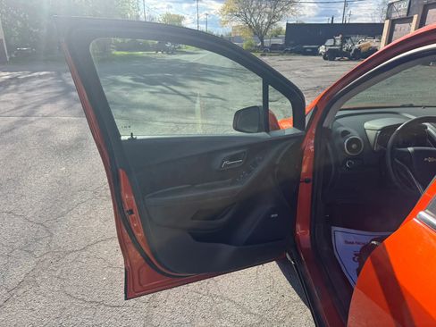 Used 2015 Chevrolet Trax LT w/ LT Sun and Sound Package AWD/4WD image 9