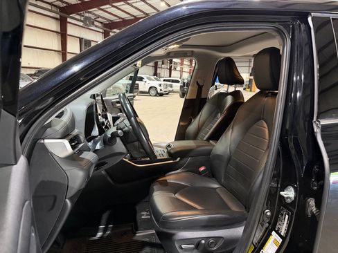 Used 2021 Toyota Highlander XLE AWD/4WD image 14