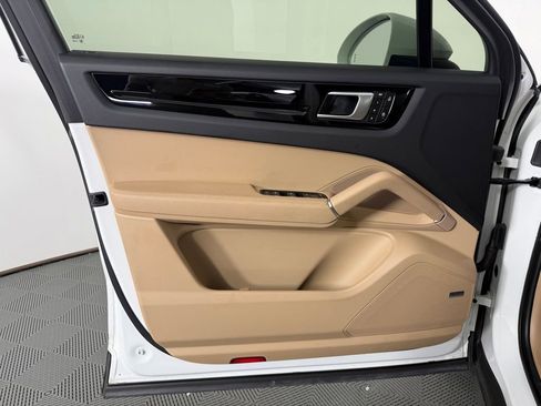 Certified 2022 Porsche Cayenne Coupe AWD/4WD image 19